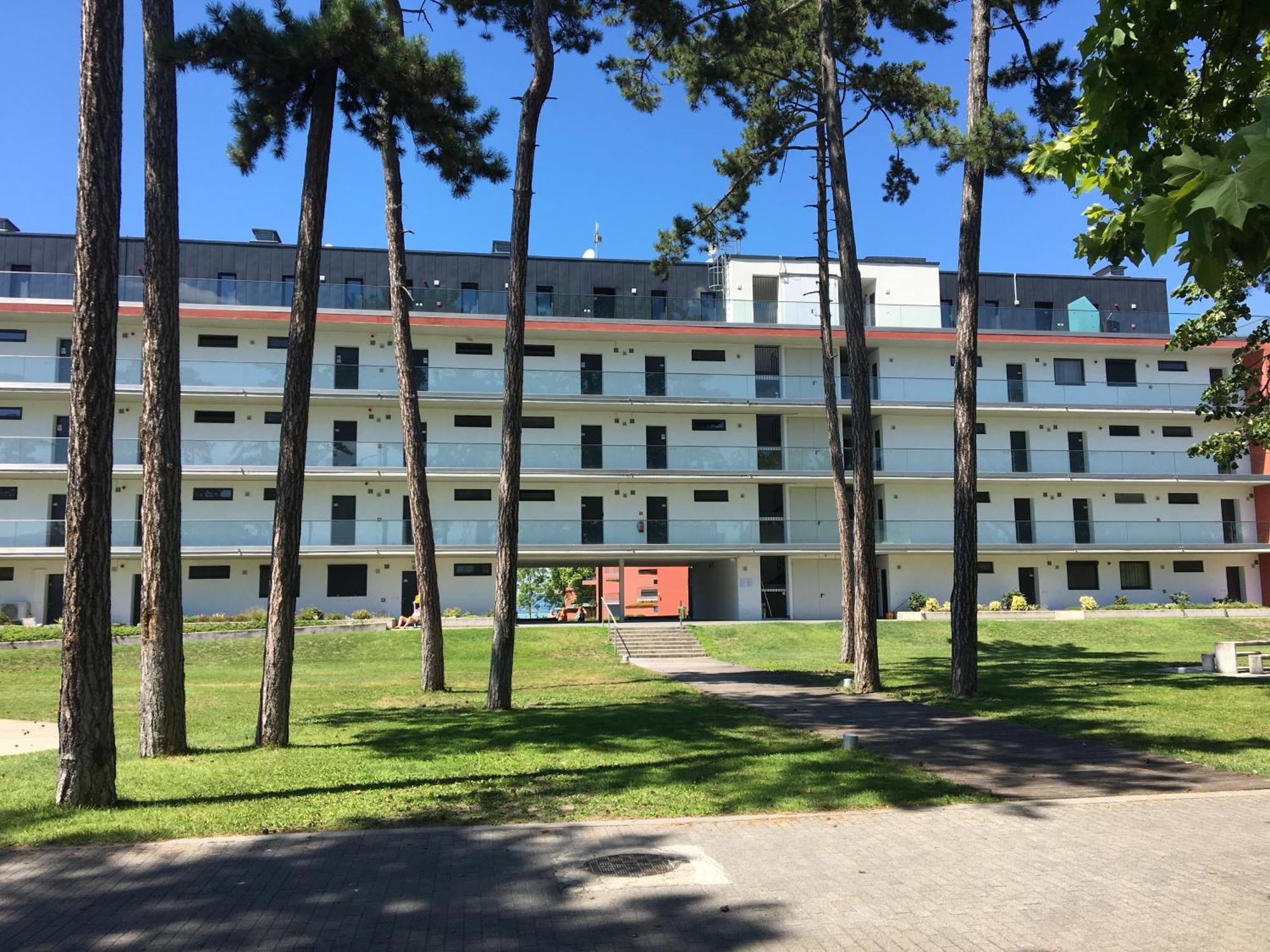 Butique Apartman Grand Балатонлелле Экстерьер фото