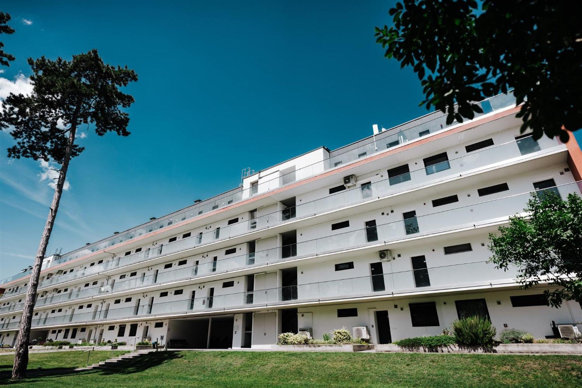 Butique Apartman Grand Балатонлелле Экстерьер фото